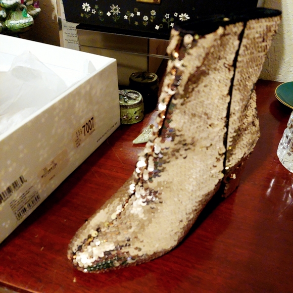 Booties - Picture 3 of 4